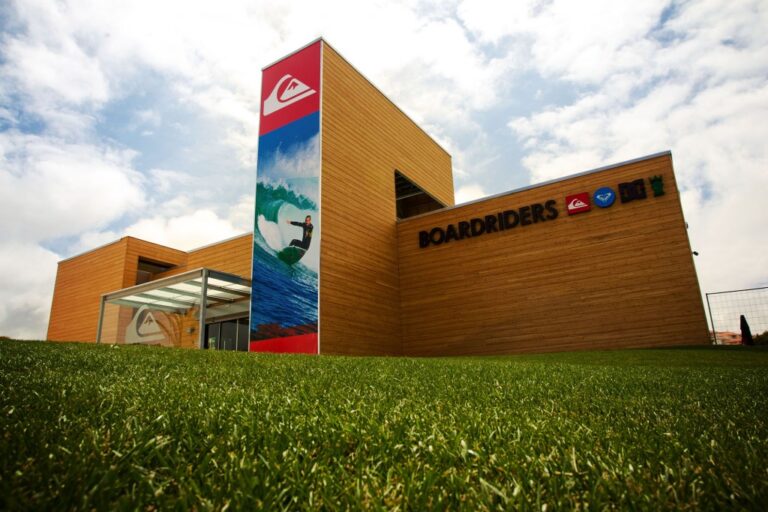 Bâtiment-Commercial-Quiksilver-Portugal (1)